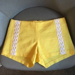 EUC Lilly Pulitzer yellow Liza 3” shorts